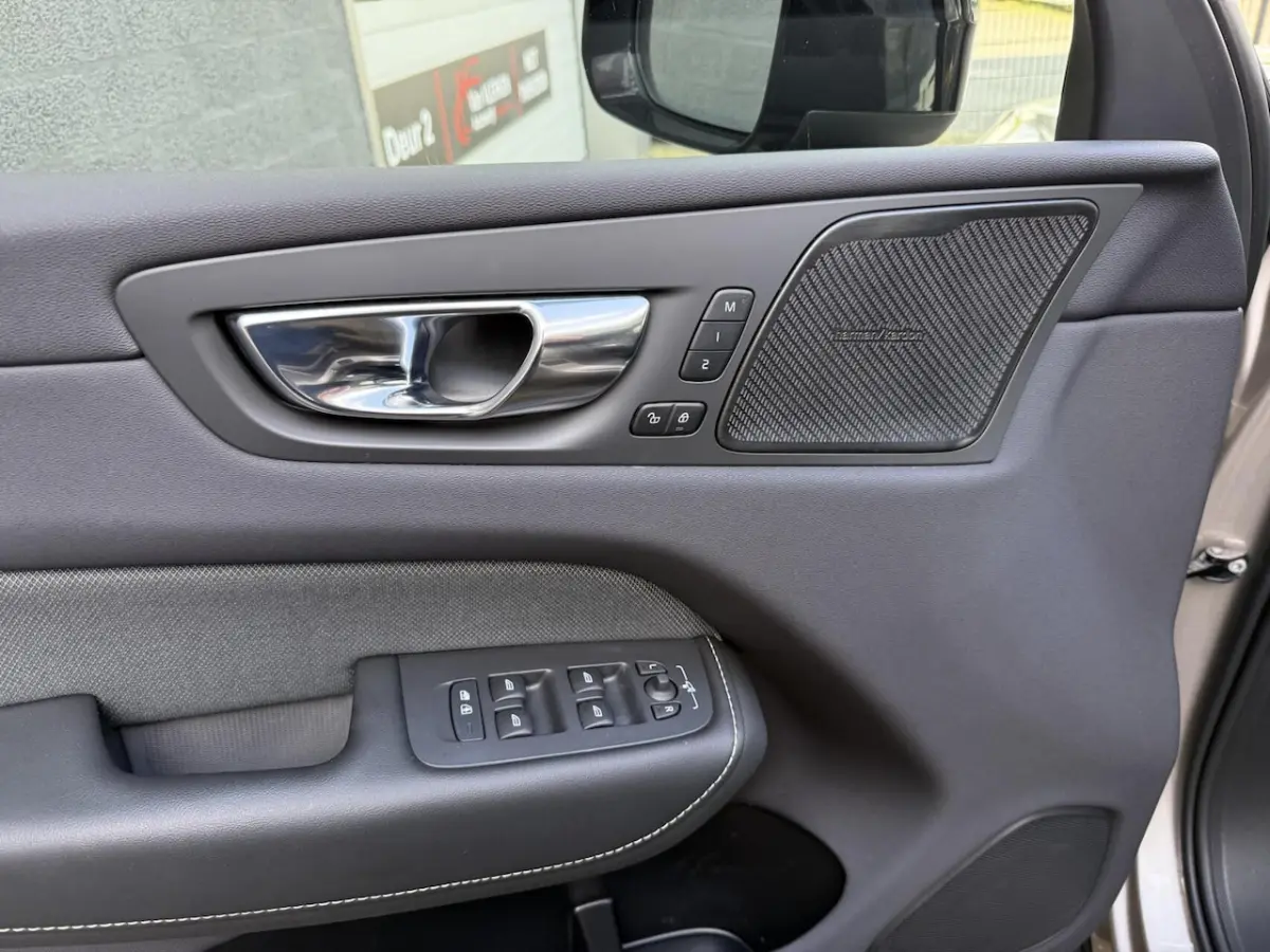 2.0 T8 Plug-in hybrid AWD Plus Dark PANO 360 ADAPTIVE CR