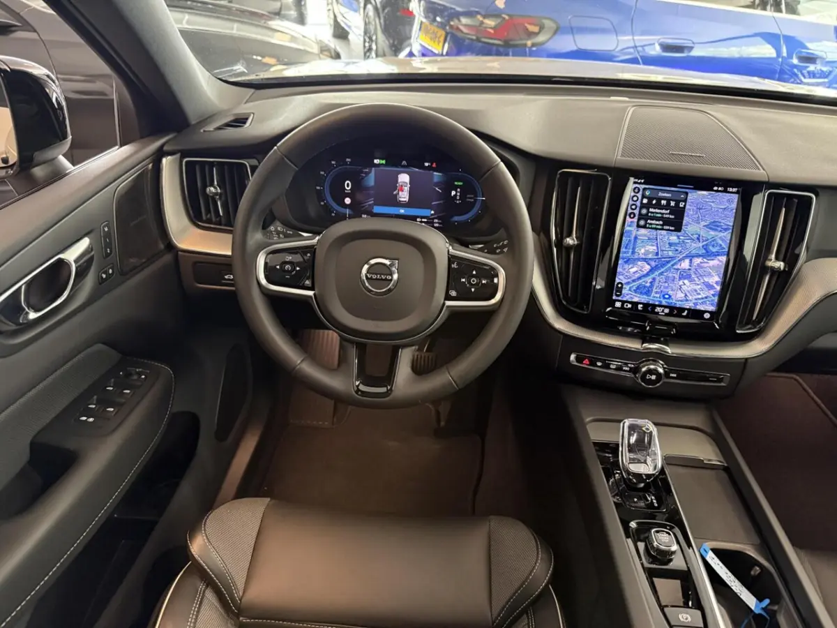2.0 T8 Plug-in hybrid AWD Plus Dark PANO 360 ADAPTIVE CR