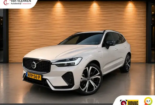 2.0 T8 Plug-in hybrid AWD Plus Dark PANO 360 ADAPTIVE CR