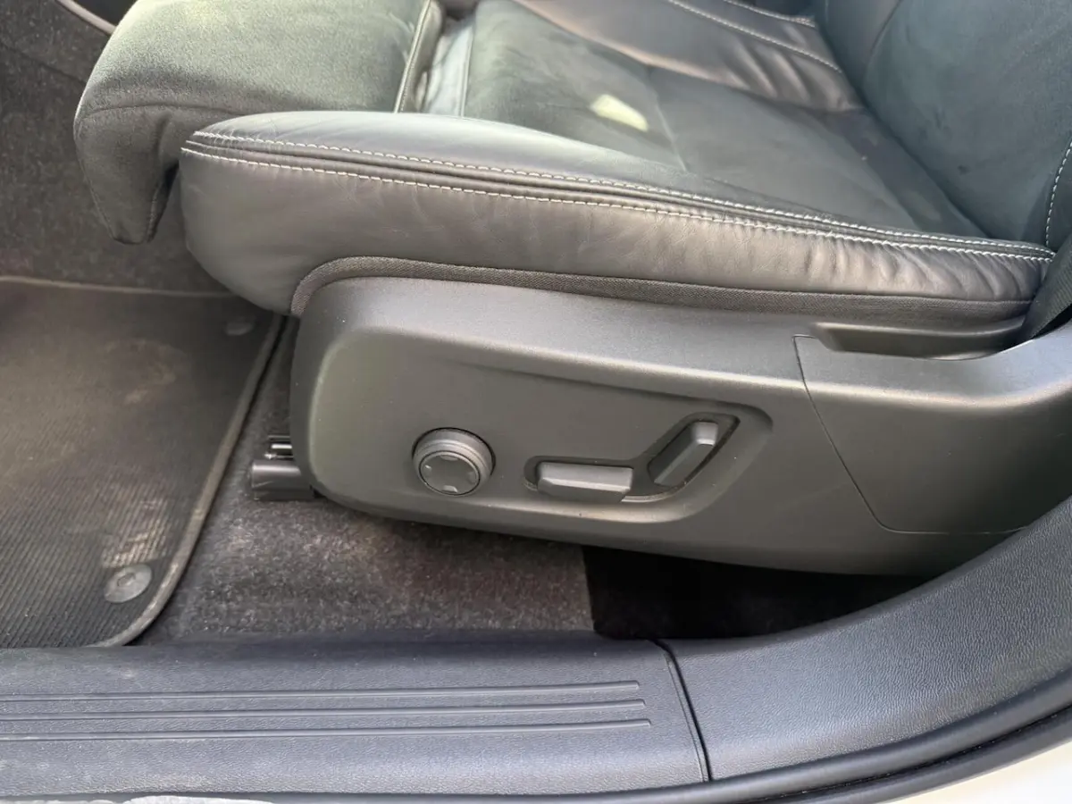 1.5 T5 Recharge POLESTAR PANO TREKHAAK adaptive cruis
