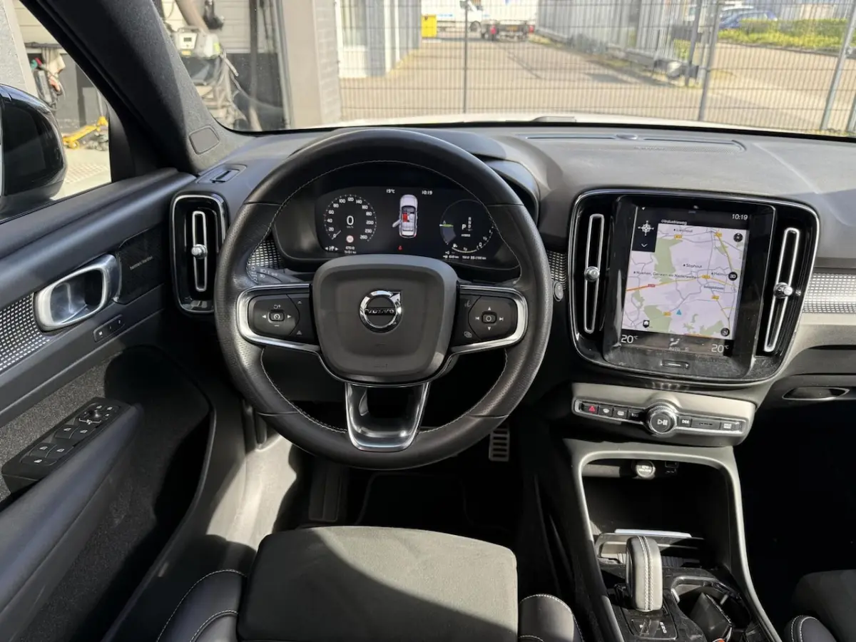 1.5 T5 Recharge POLESTAR PANO TREKHAAK adaptive cruis