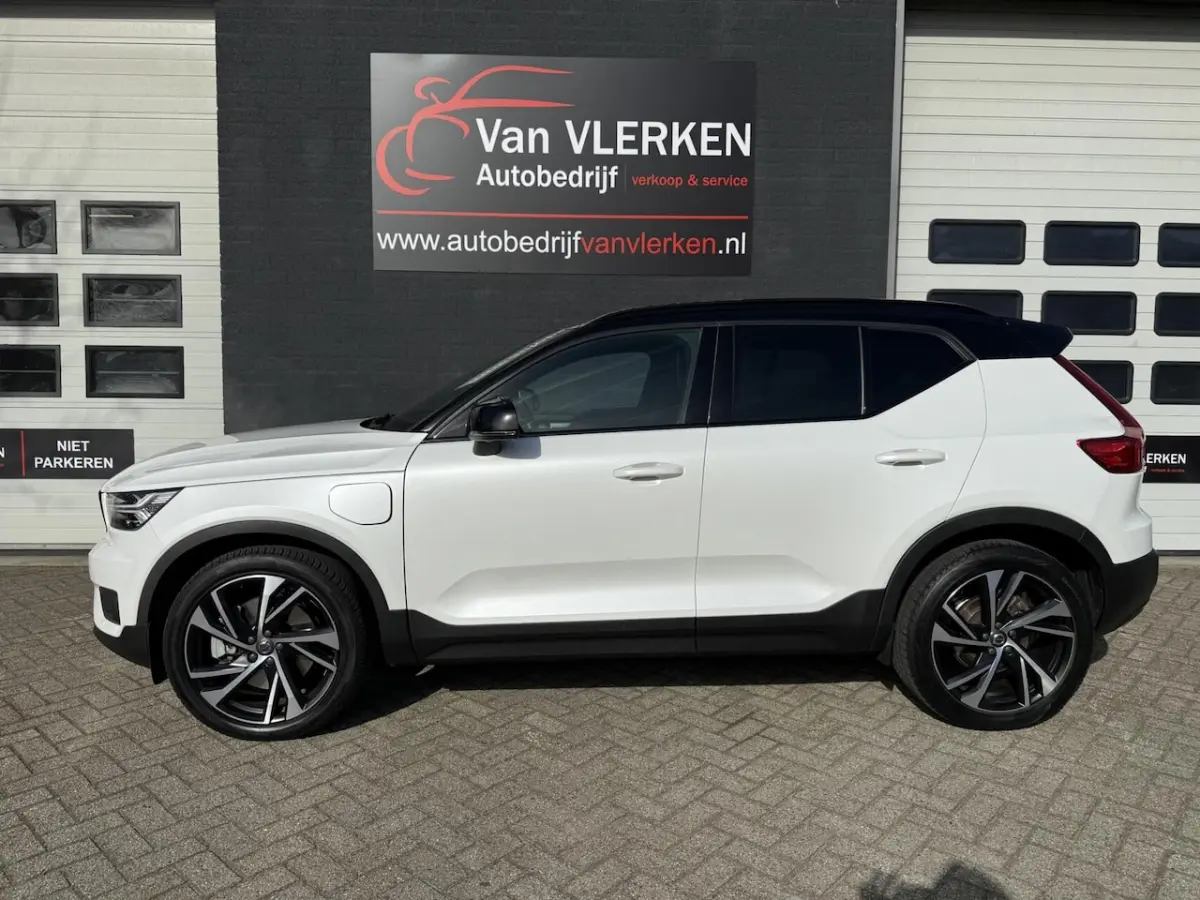 1.5 T5 Recharge POLESTAR PANO TREKHAAK adaptive cruis