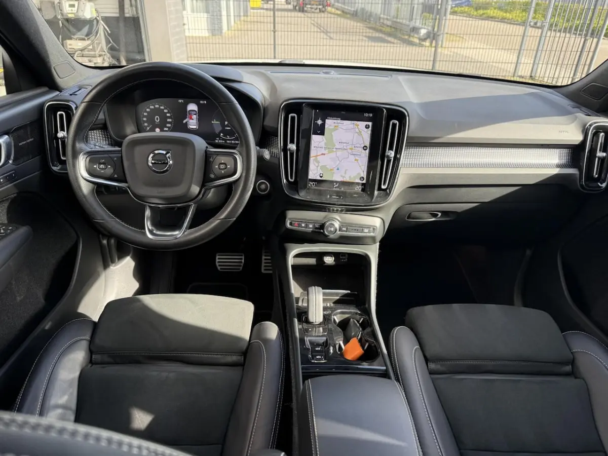 1.5 T5 Recharge POLESTAR PANO TREKHAAK adaptive cruis