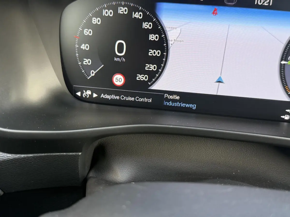 1.5 T5 Recharge POLESTAR PANO TREKHAAK adaptive cruis