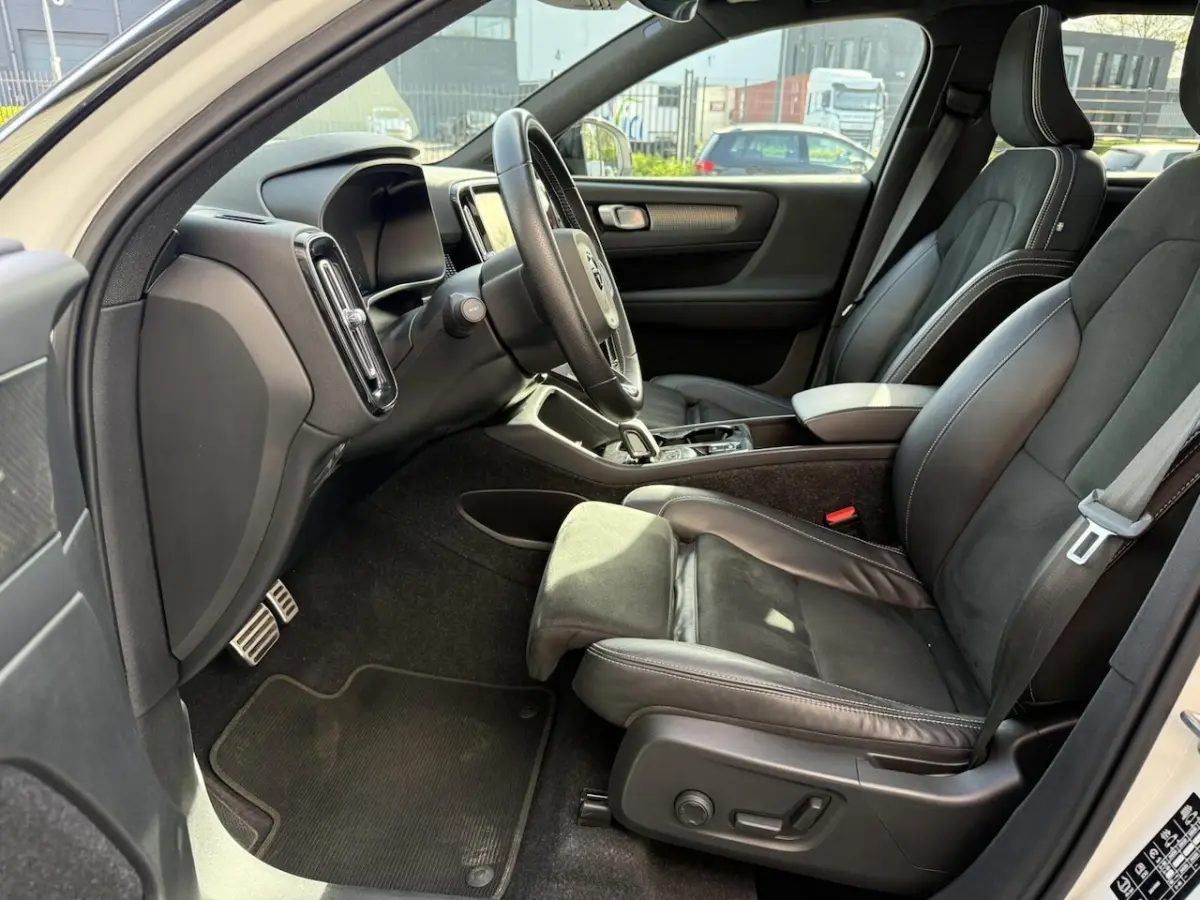 1.5 T5 Recharge POLESTAR PANO TREKHAAK adaptive cruis