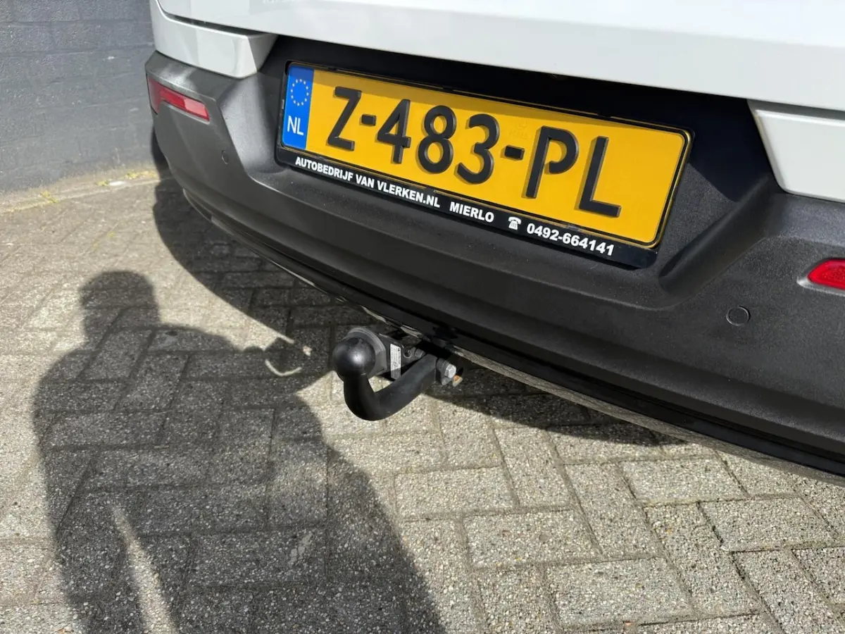 1.5 T5 Recharge POLESTAR PANO TREKHAAK adaptive cruis