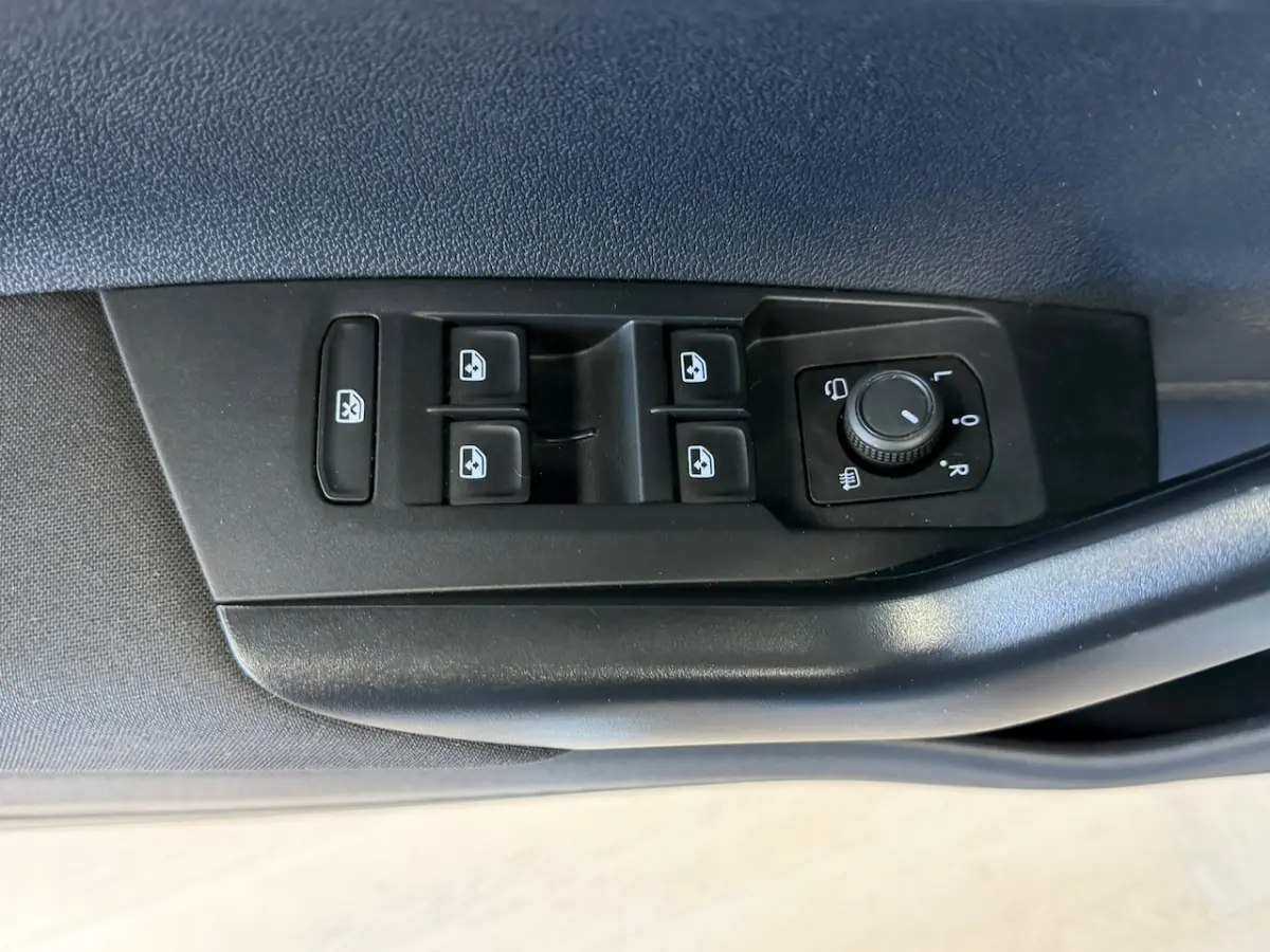 1.0 TSI AIRCO APPLE CARPLAY STOELVERWARMING CRUISE PDC START/STOP BLUETOOTH