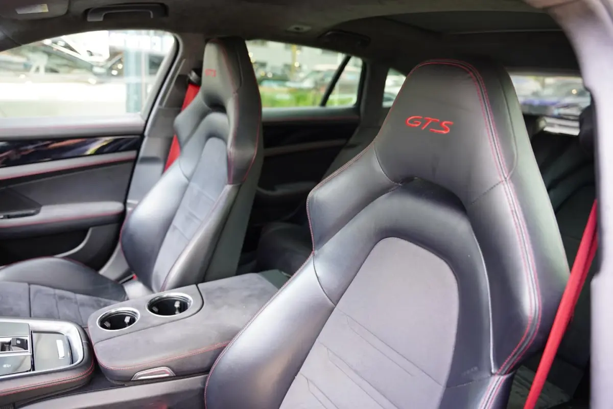 4.0 GTS / Panoramadak / Sportuitlaat