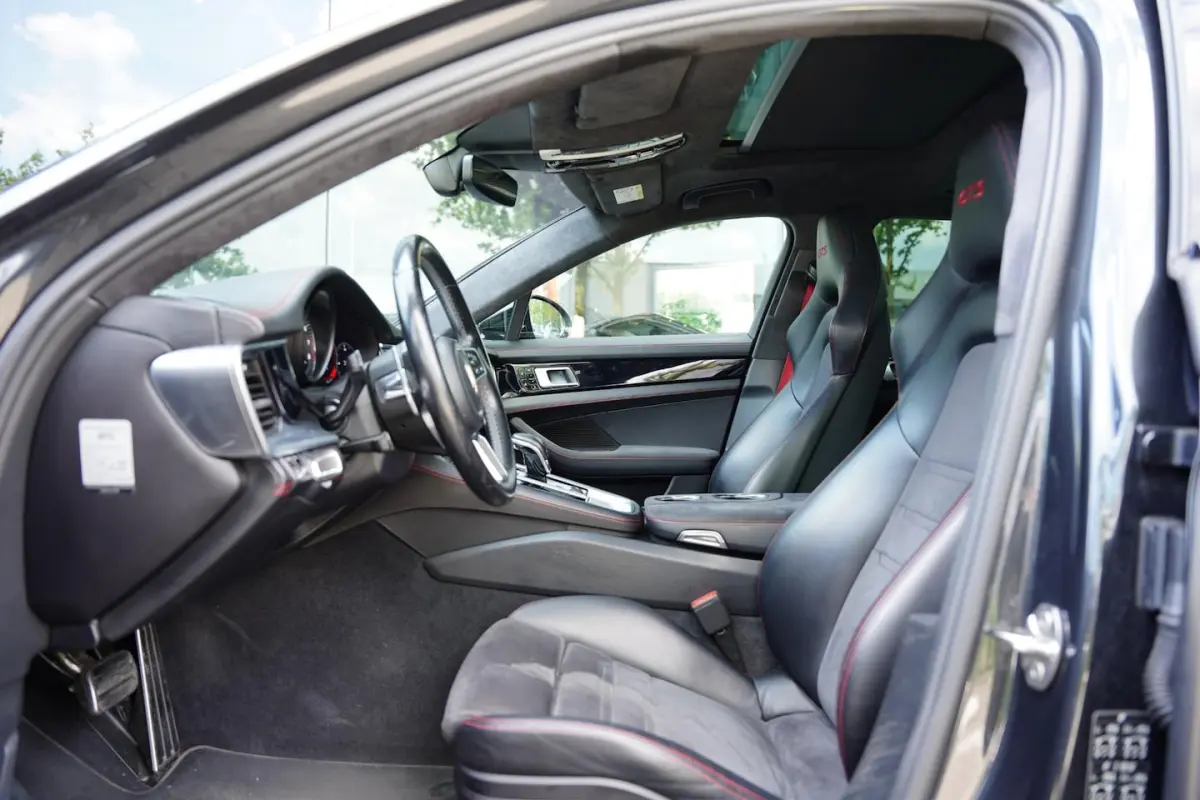 4.0 GTS / Panoramadak / Sportuitlaat