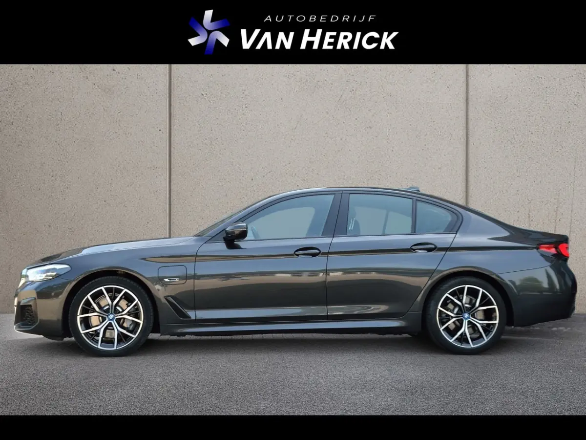 530e M-Sport | Shadow Line | ACC | Sfeerverlichting | Stoelen/Stuur verwarmd