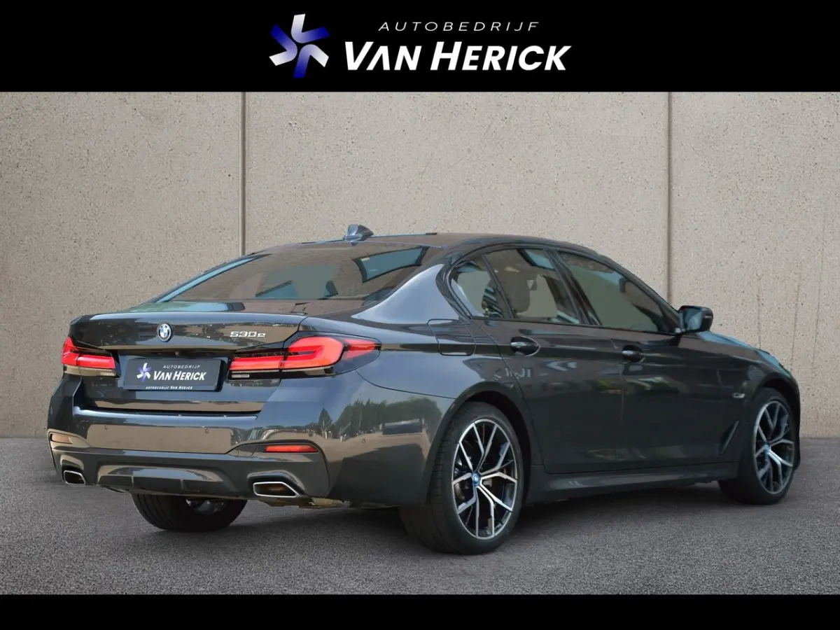 530e M-Sport | Shadow Line | ACC | Sfeerverlichting | Stoelen/Stuur verwarmd
