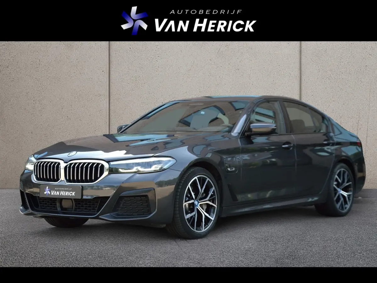 530e M-Sport | Shadow Line | ACC | Sfeerverlichting | Stoelen/Stuur verwarmd