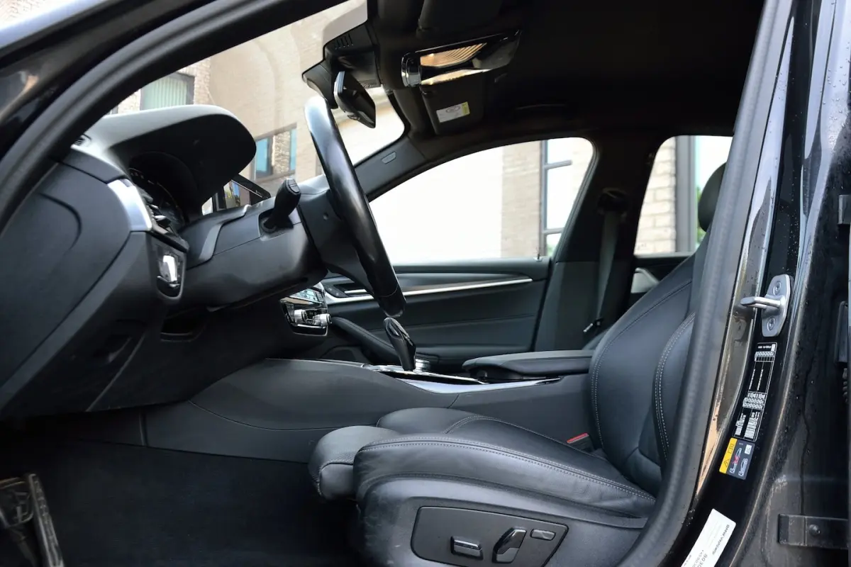 530e M-Sport | Shadow Line | ACC | Sfeerverlichting | Stoelen/Stuur verwarmd