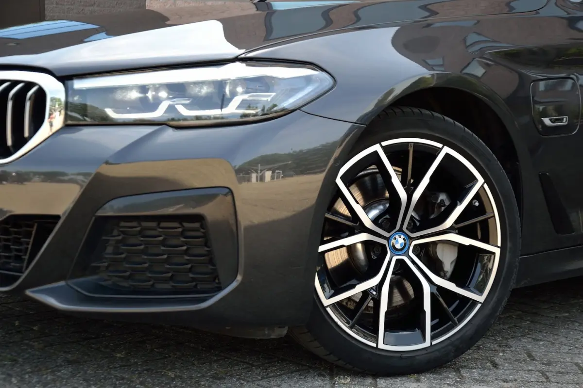 530e M-Sport | Shadow Line | ACC | Sfeerverlichting | Stoelen/Stuur verwarmd
