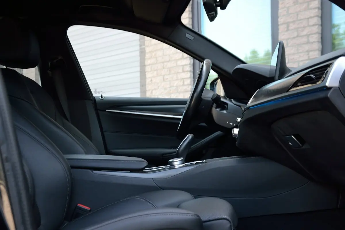 530e M-Sport | Shadow Line | ACC | Sfeerverlichting | Stoelen/Stuur verwarmd