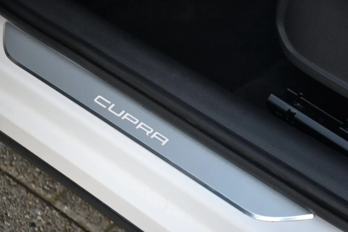 1.4 e-Hybrid VZ Performance 245PK | Navigatie | Achteruitrijcamera | ACC | Sportstoelen