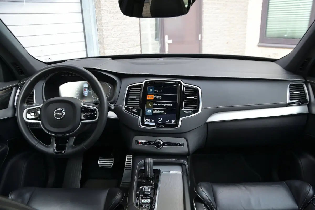 2.0 T8 Recharge AWD R-Design 7 persoons | Panoramadak | Winterpakket PRO | Head-up | 360 C