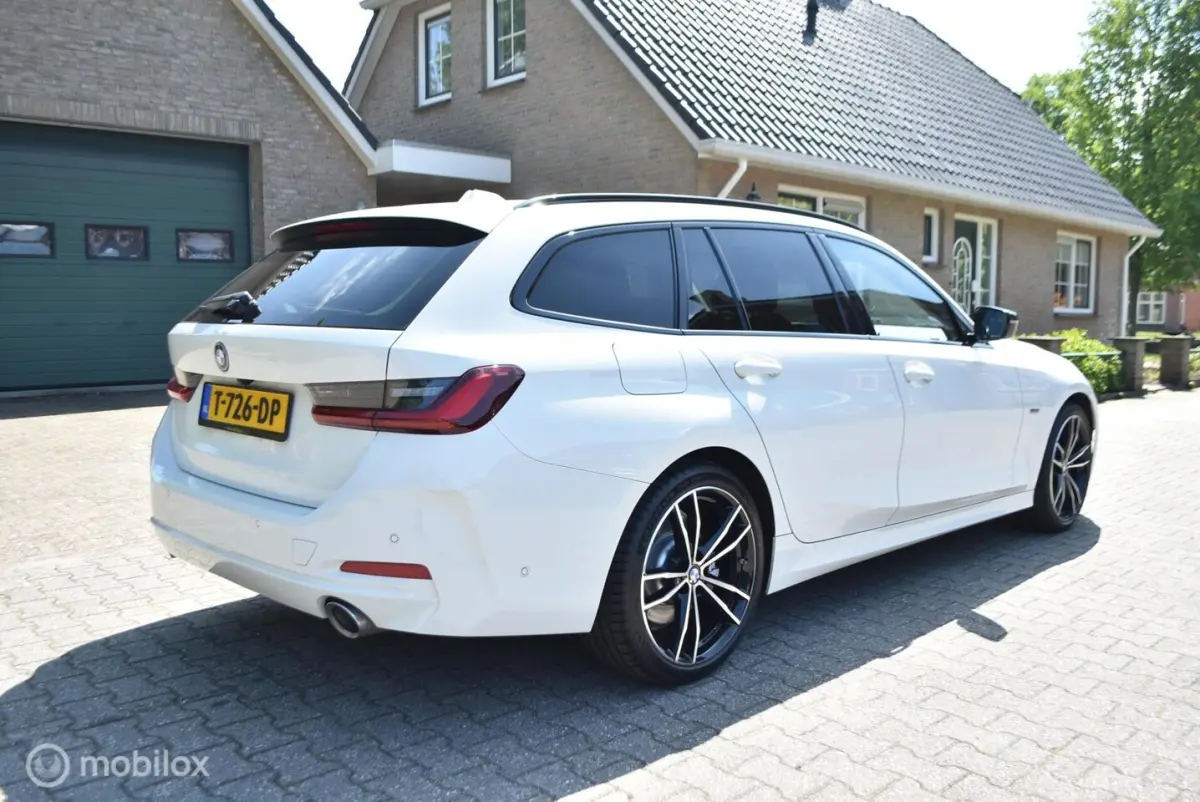 320E Aut LCI Curved display
