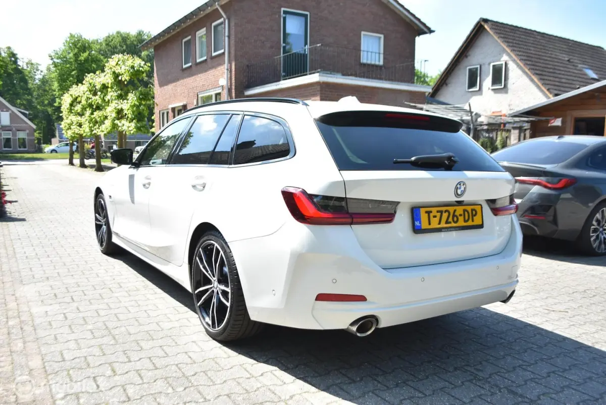 320E Aut LCI Curved display