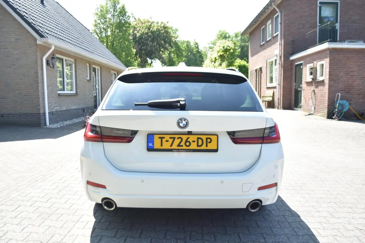320E Aut LCI Curved display
