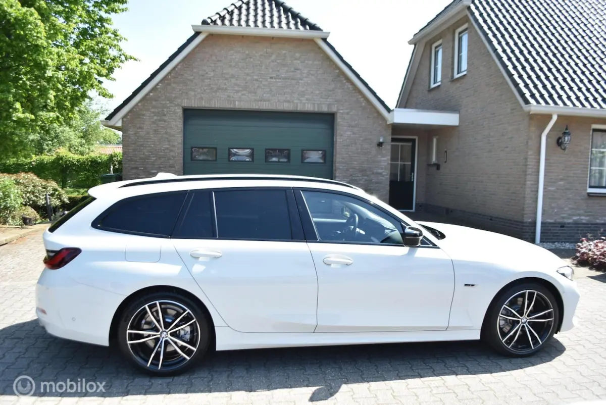 320E Aut LCI Curved display