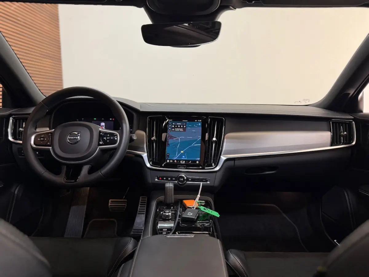 2.0 T6 Plug-in hybrid AWD Ultimate Dark | FaceLift | Luchtvering | Xenium Pakket | Licht P