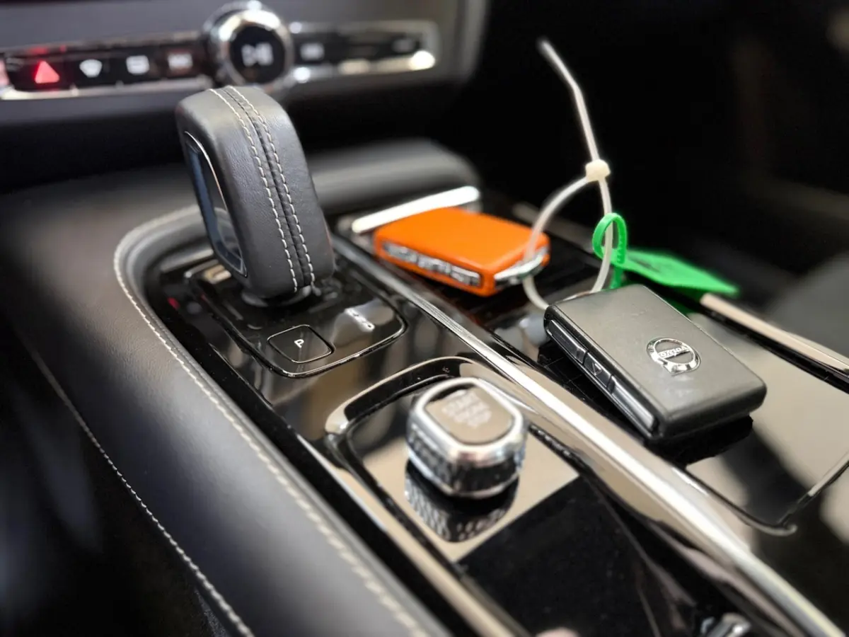 2.0 T6 Plug-in hybrid AWD Ultimate Dark | FaceLift | Luchtvering | Xenium Pakket | Licht P
