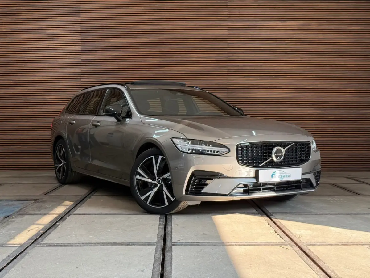 2.0 T6 Plug-in hybrid AWD Ultimate Dark | FaceLift | Luchtvering | Xenium Pakket | Licht P