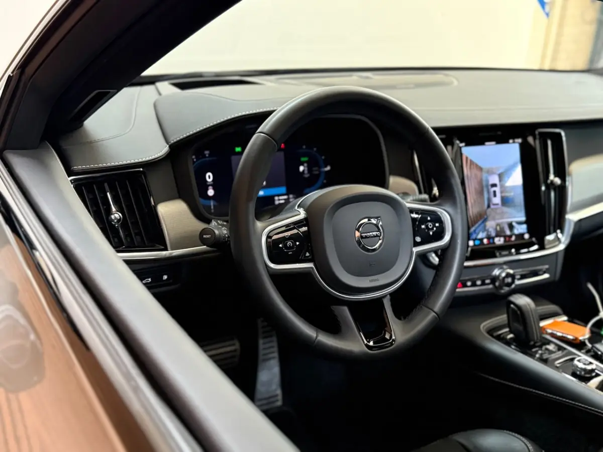 2.0 T6 Plug-in hybrid AWD Ultimate Dark | FaceLift | Luchtvering | Xenium Pakket | Licht P