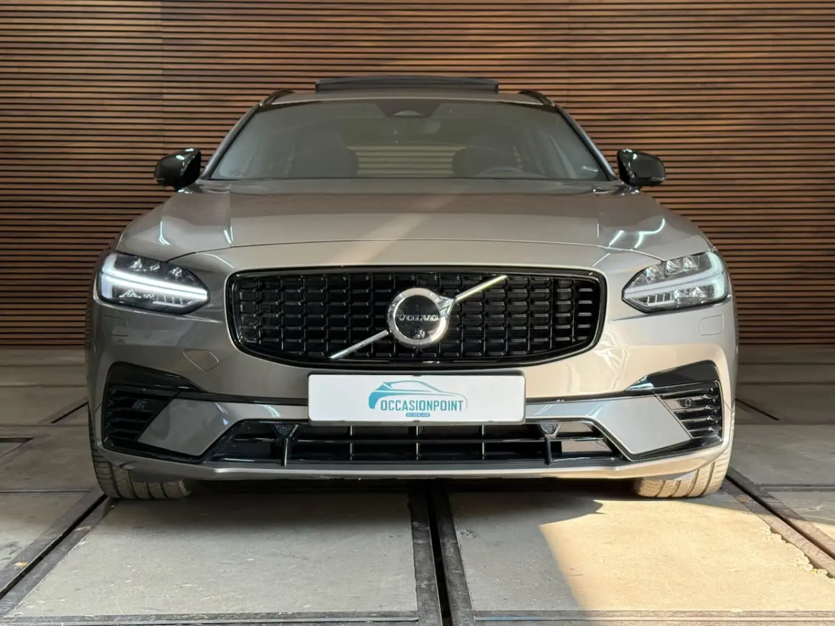 2.0 T6 Plug-in hybrid AWD Ultimate Dark | FaceLift | Luchtvering | Xenium Pakket | Licht P