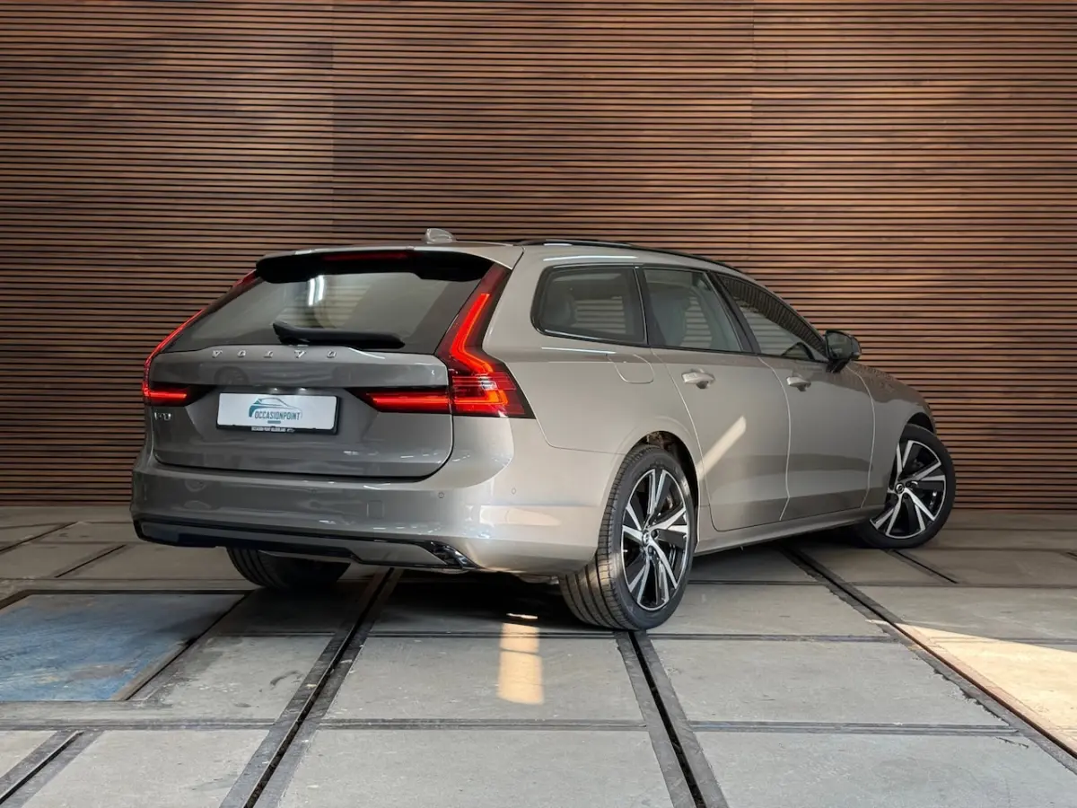 2.0 T6 Plug-in hybrid AWD Ultimate Dark | FaceLift | Luchtvering | Xenium Pakket | Licht P