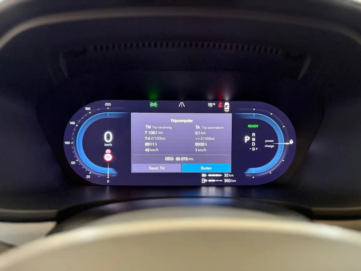 2.0 T6 Plug-in hybrid AWD Ultimate Dark | FaceLift | Luchtvering | Xenium Pakket | Licht P