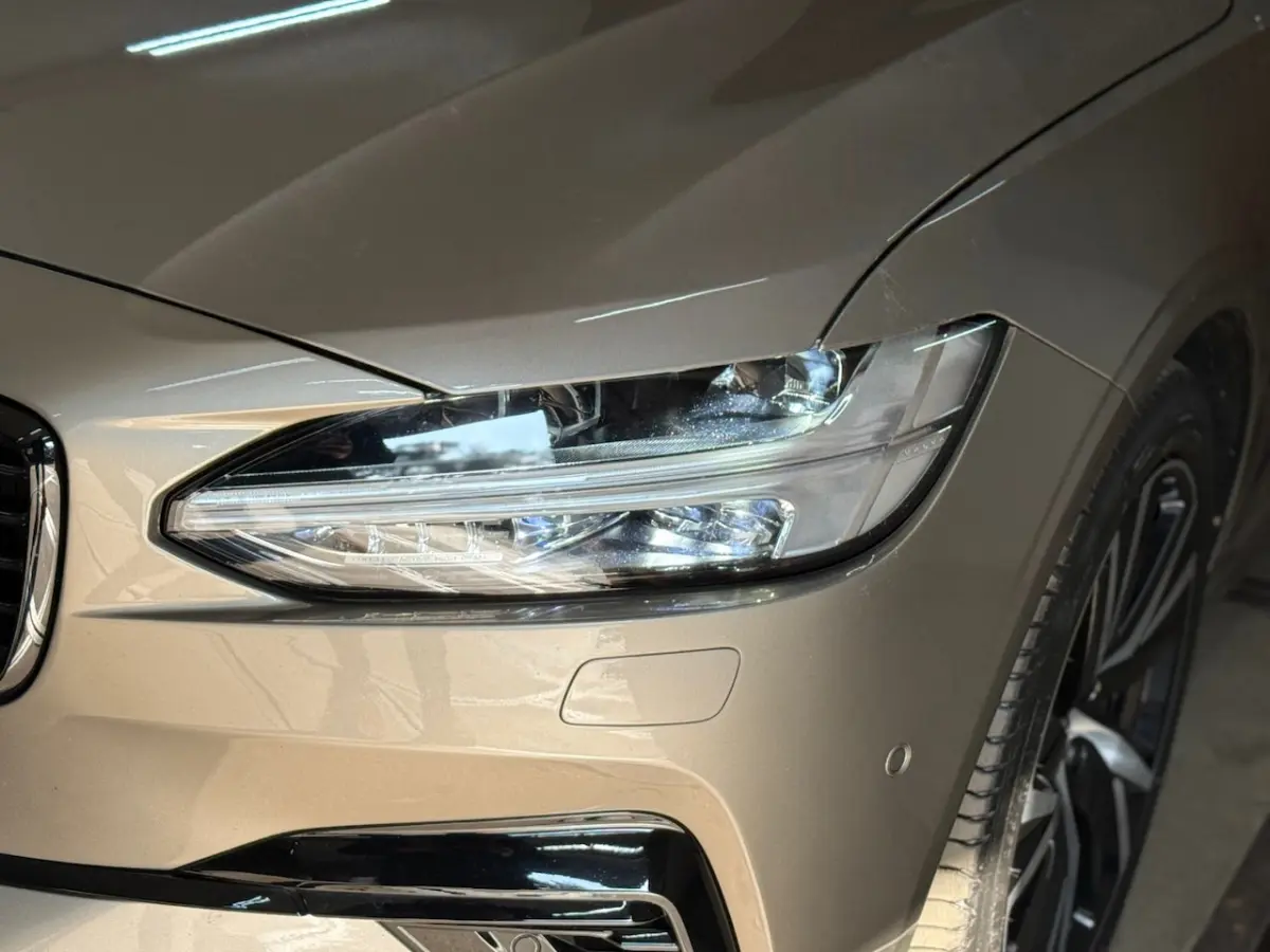 2.0 T6 Plug-in hybrid AWD Ultimate Dark | FaceLift | Luchtvering | Xenium Pakket | Licht P