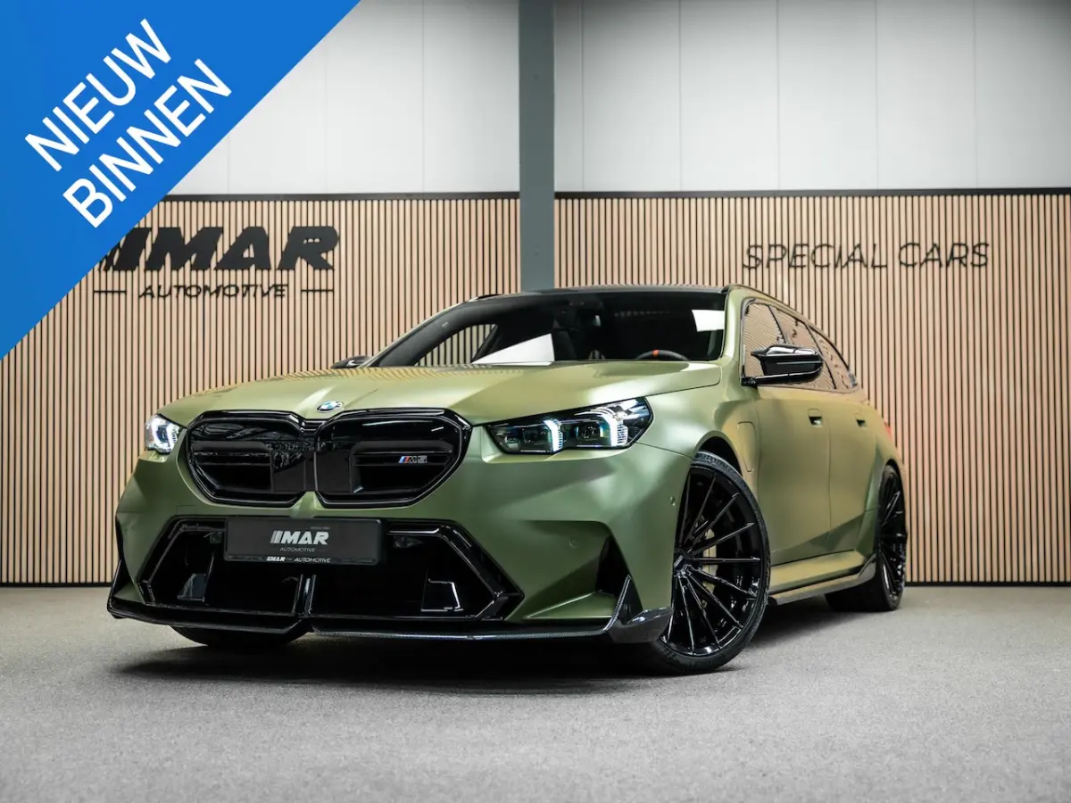 M5 Unieke kleur, Vossen 23/22 inch, Akrapovic, Carbon pack rondom