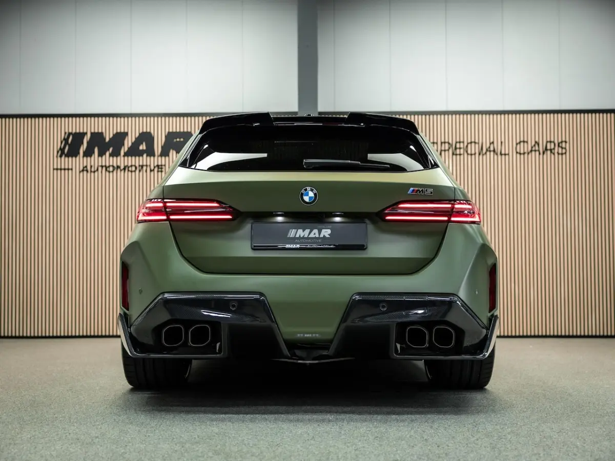 M5 Unieke kleur, Vossen 23/22 inch, Akrapovic, Carbon pack rondom