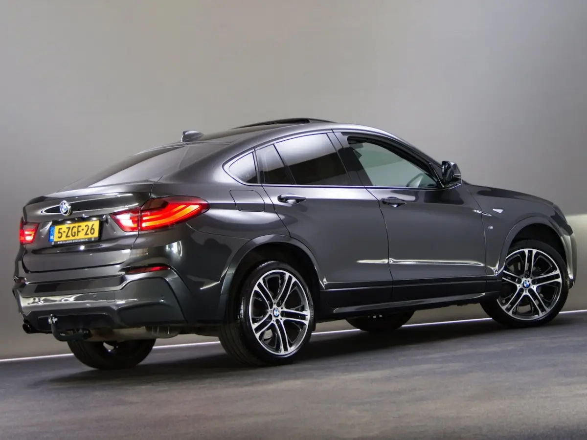 XDrive20i High Executive M-Sport (SCHUIF-/KANTELDAK, ACHTERUITRIJCAMERA, TREKHAAK, NAVIGAT
