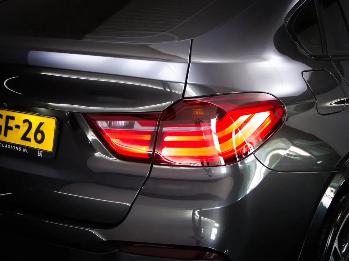 XDrive20i High Executive M-Sport (SCHUIF-/KANTELDAK, ACHTERUITRIJCAMERA, TREKHAAK, NAVIGAT