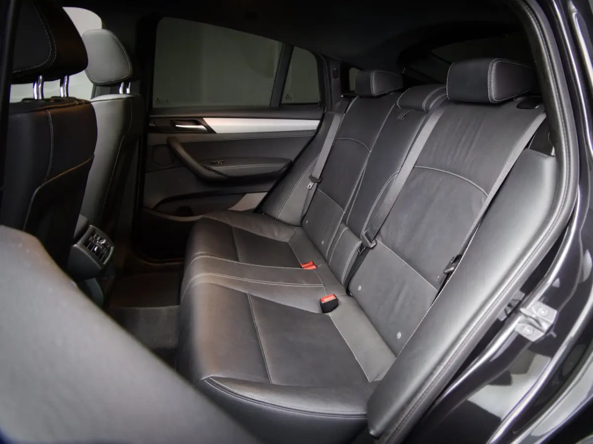 XDrive20i High Executive M-Sport (SCHUIF-/KANTELDAK, ACHTERUITRIJCAMERA, TREKHAAK, NAVIGAT