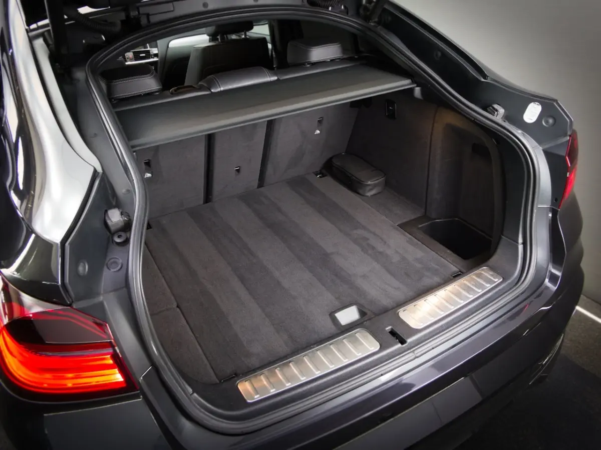 XDrive20i High Executive M-Sport (SCHUIF-/KANTELDAK, ACHTERUITRIJCAMERA, TREKHAAK, NAVIGAT