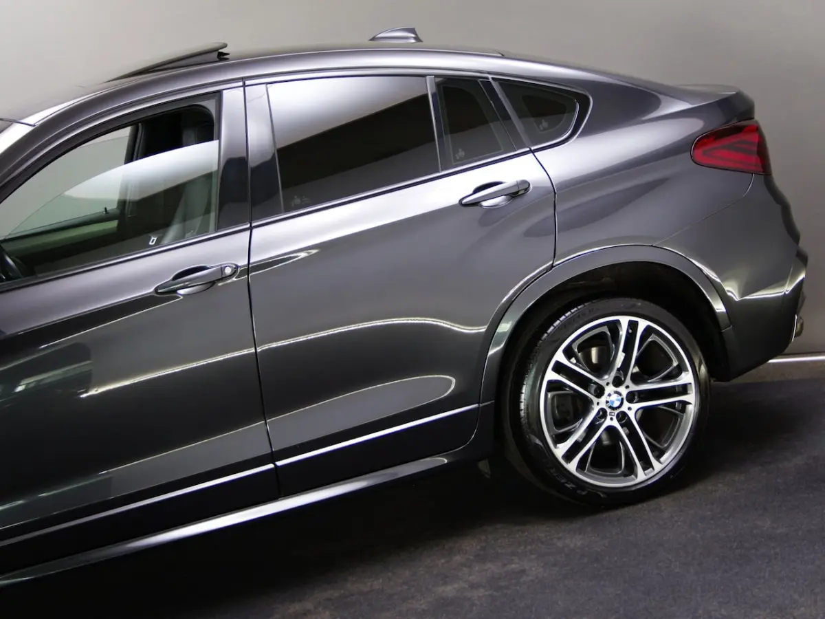XDrive20i High Executive M-Sport (SCHUIF-/KANTELDAK, ACHTERUITRIJCAMERA, TREKHAAK, NAVIGAT