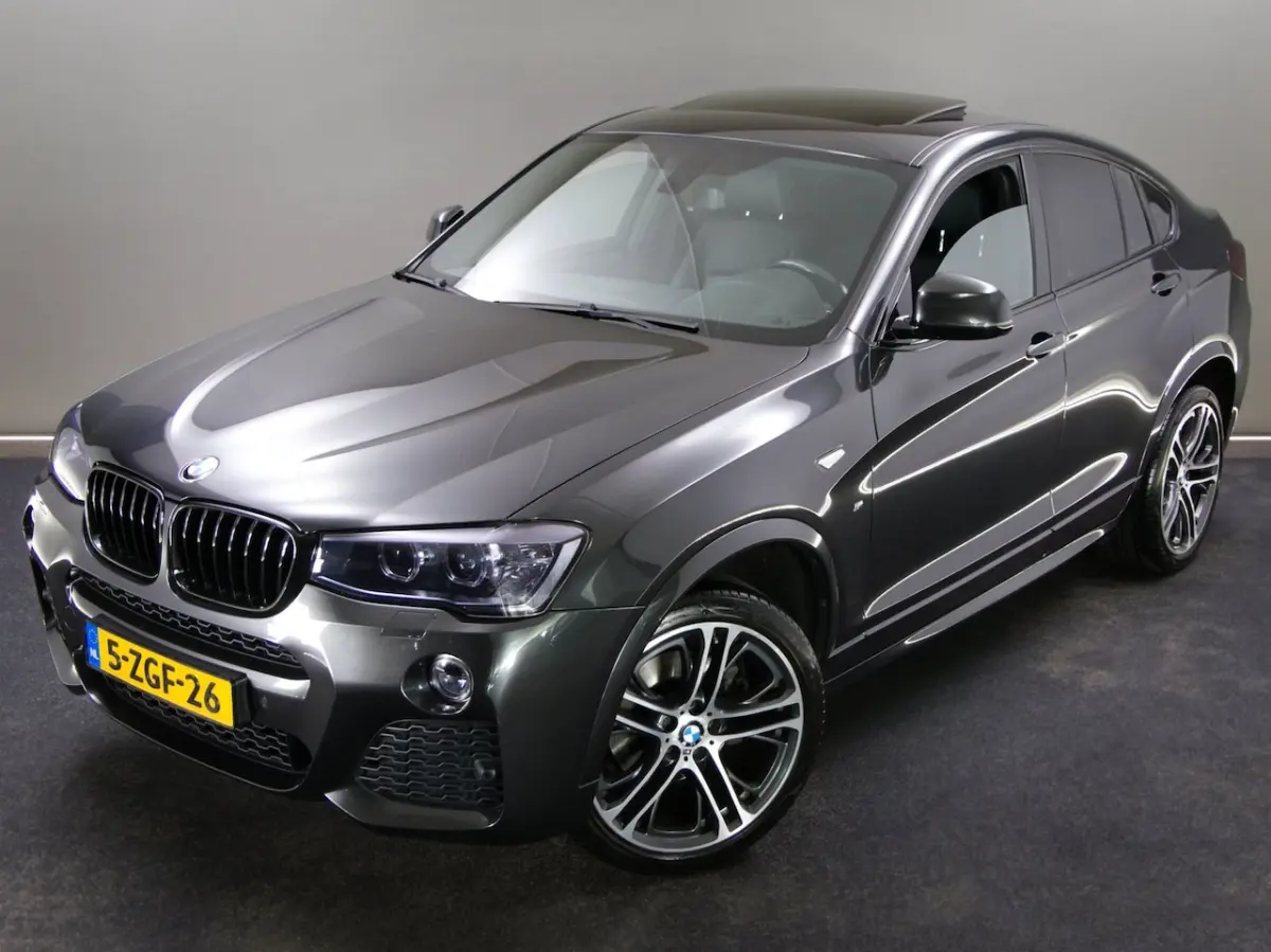 XDrive20i High Executive M-Sport (SCHUIF-/KANTELDAK, ACHTERUITRIJCAMERA, TREKHAAK, NAVIGAT