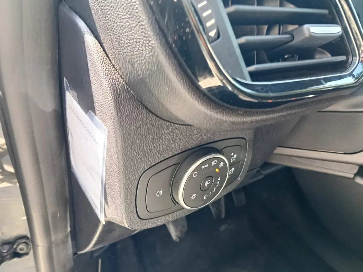 1.0 EcoBoost Hybrid Titanium
