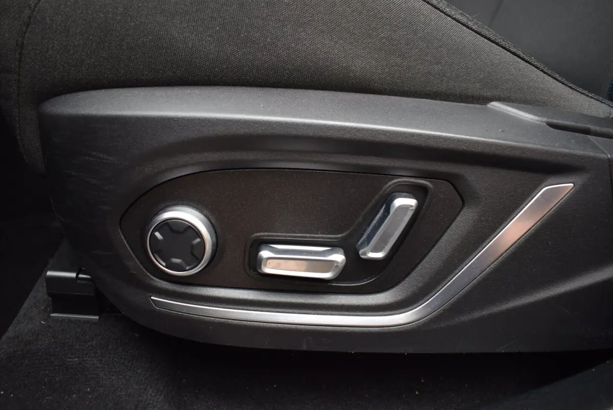 1.5 NL-AUTO/PANODAK/ADAP CRUISE/360 CAMERA/NAVI/CARPLAY/AIRCO-ECC/BLUETOOTH/KEYLESS/PDC V+