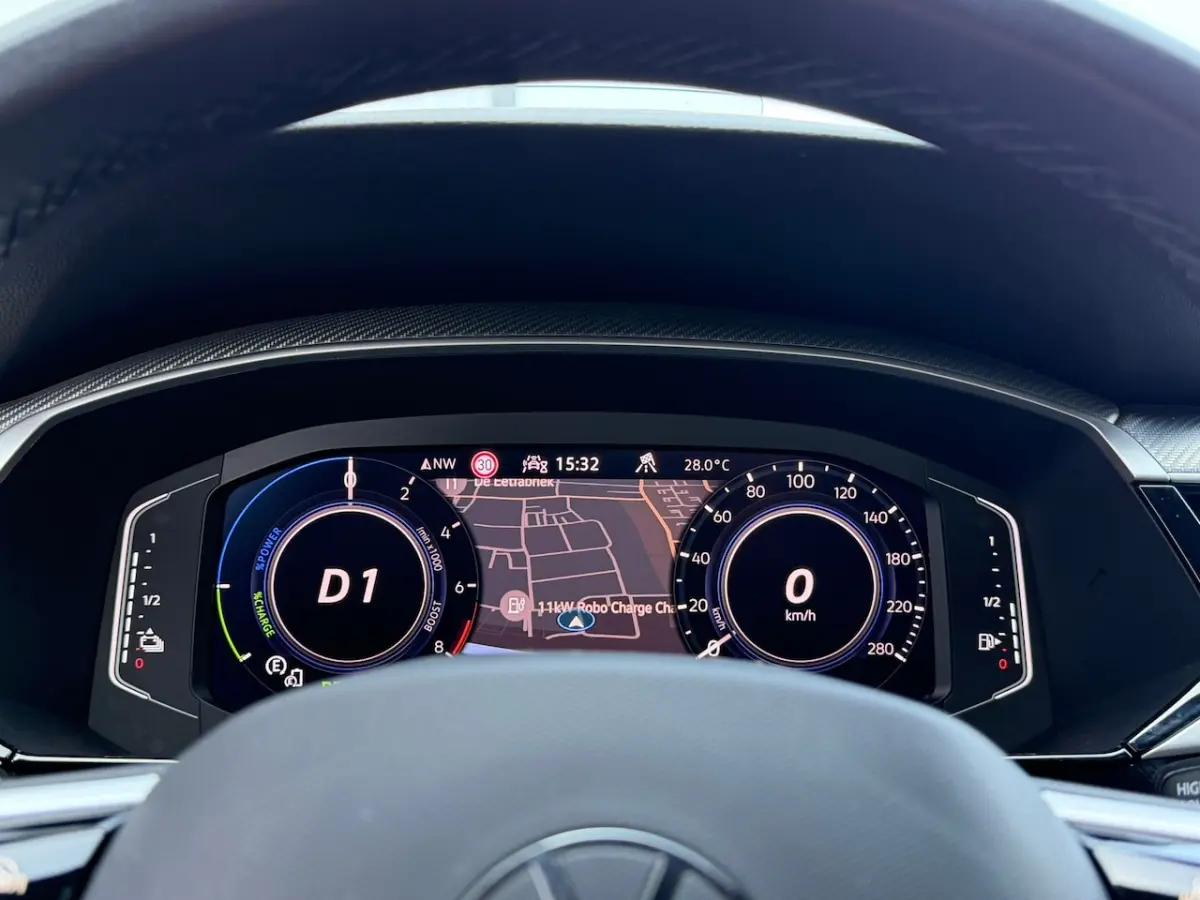 1.4 TSI eHybrid R-Line Business+ Black style Full Pano