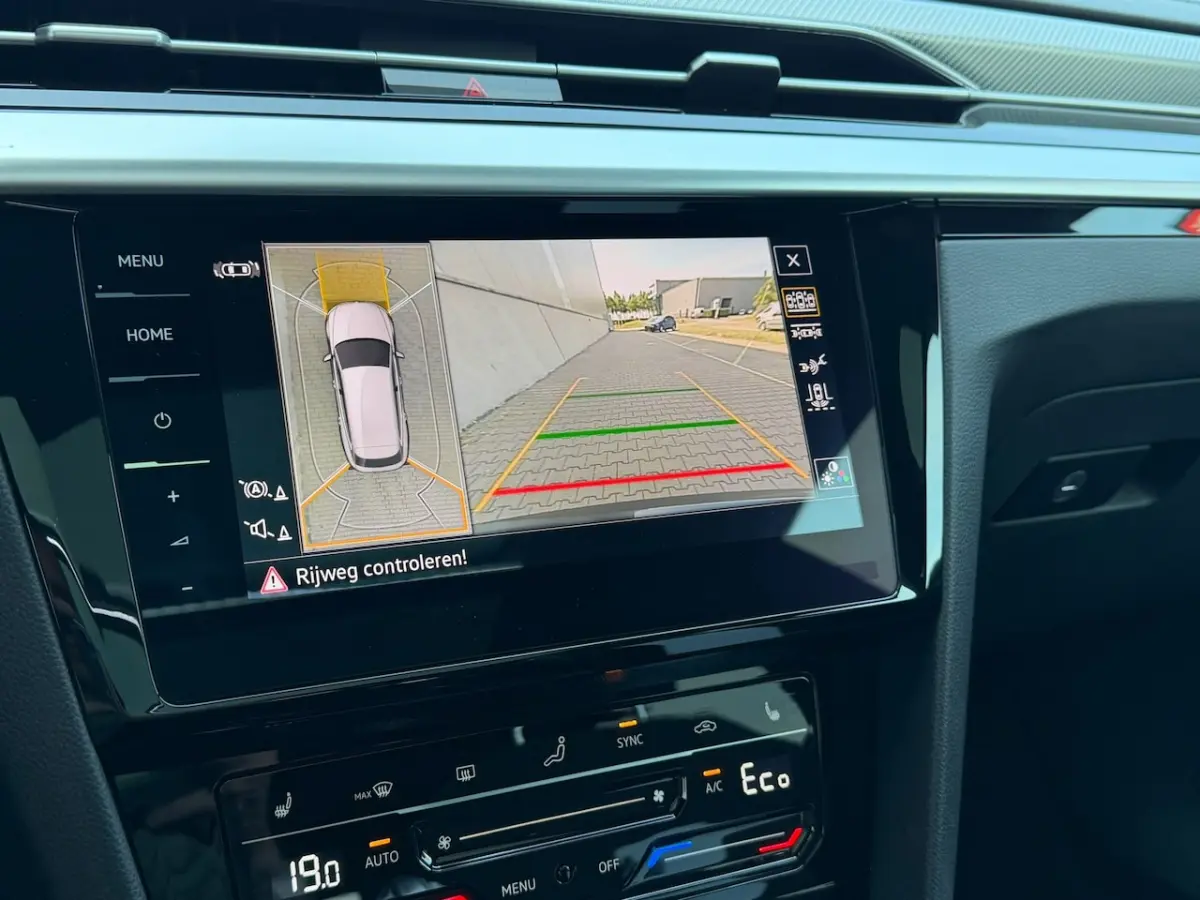1.4 TSI eHybrid R-Line Business+ Black style Full Pano