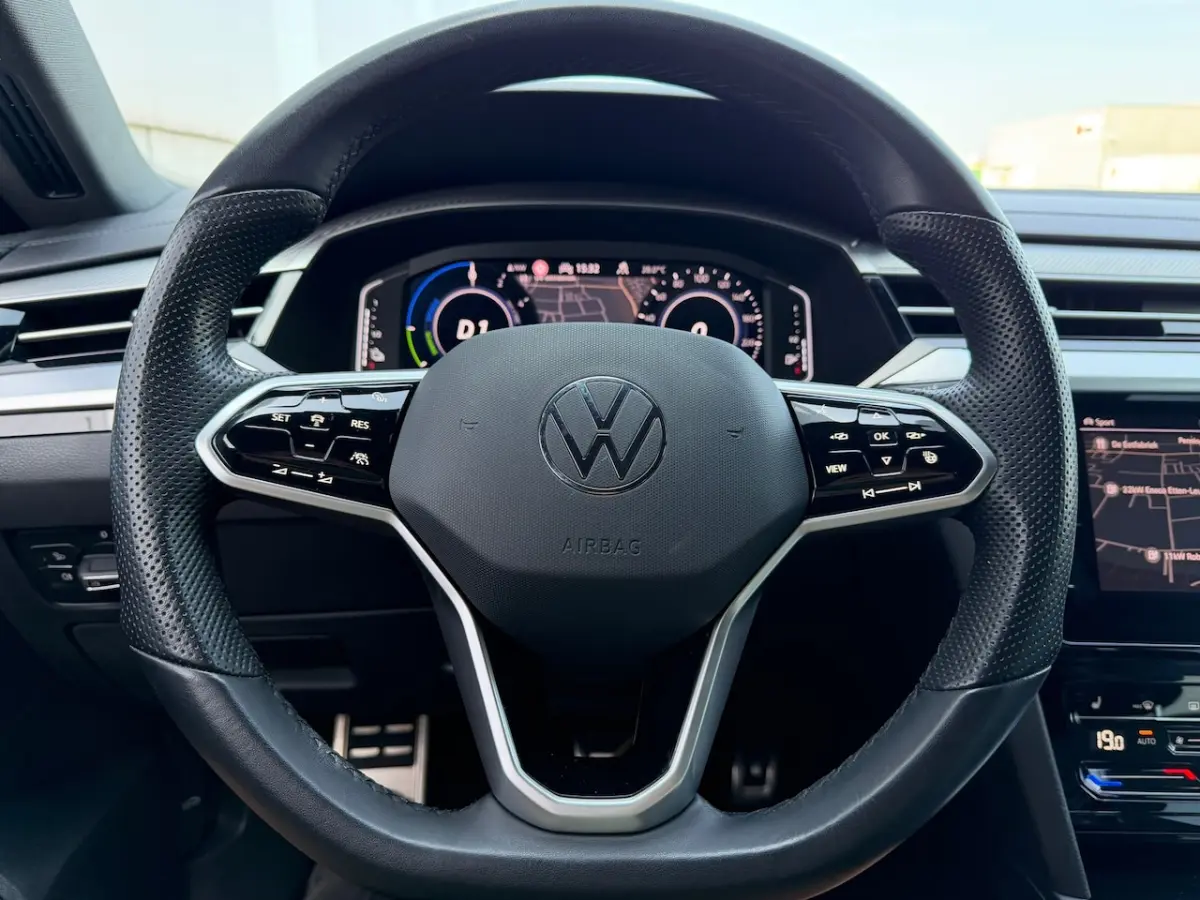 1.4 TSI eHybrid R-Line Business+ Black style Full Pano