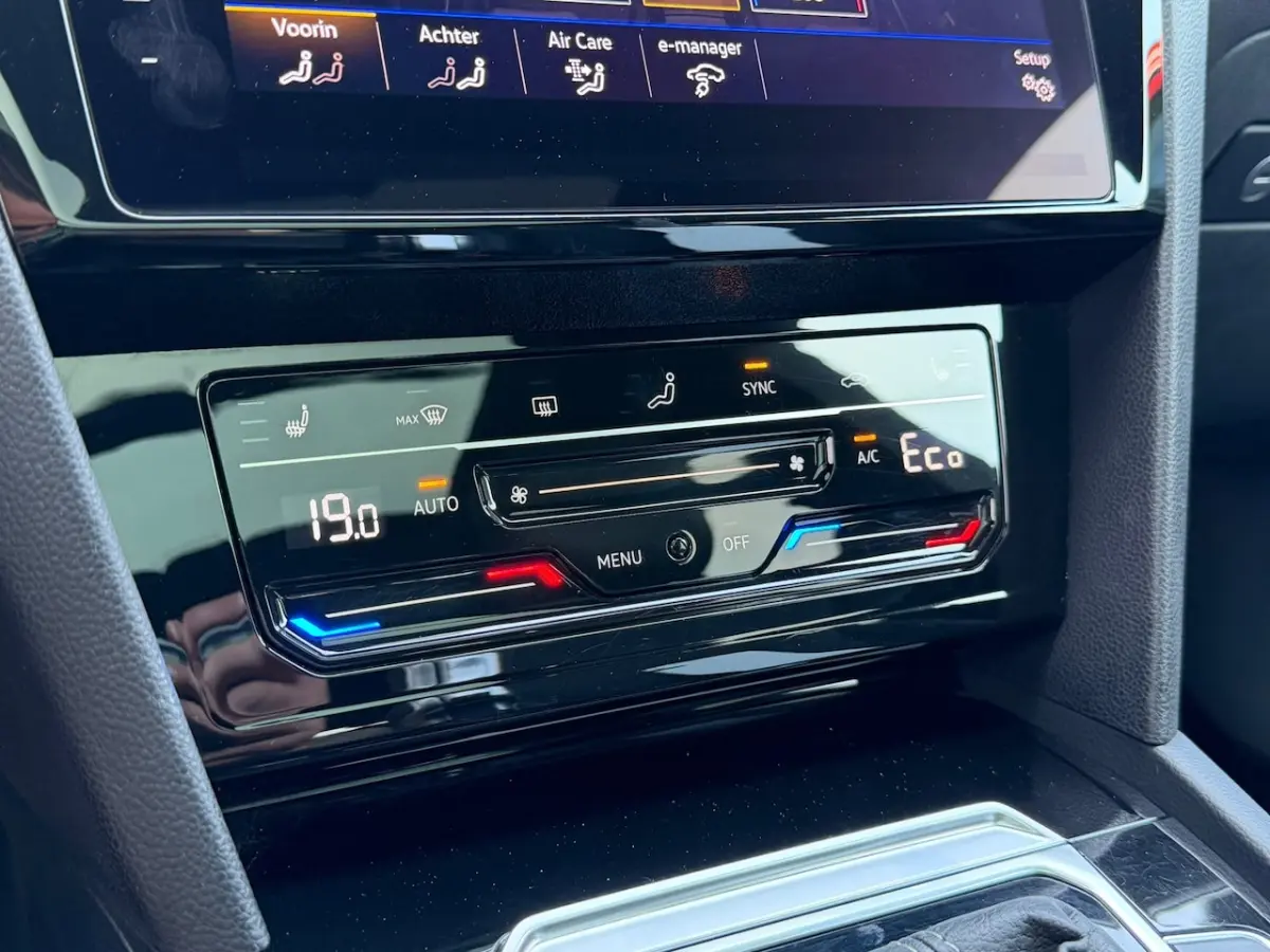 1.4 TSI eHybrid R-Line Business+ Black style Full Pano