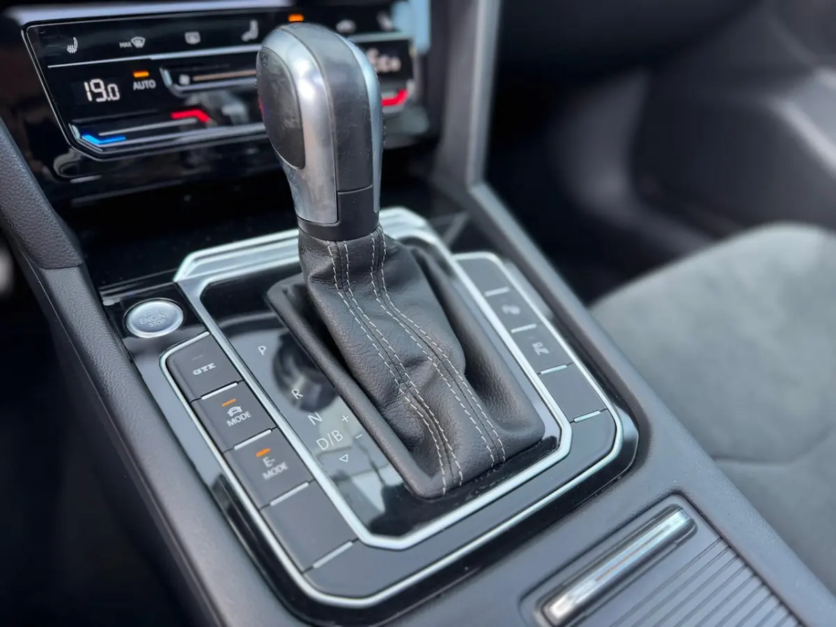 1.4 TSI eHybrid R-Line Business+ Black style Full Pano