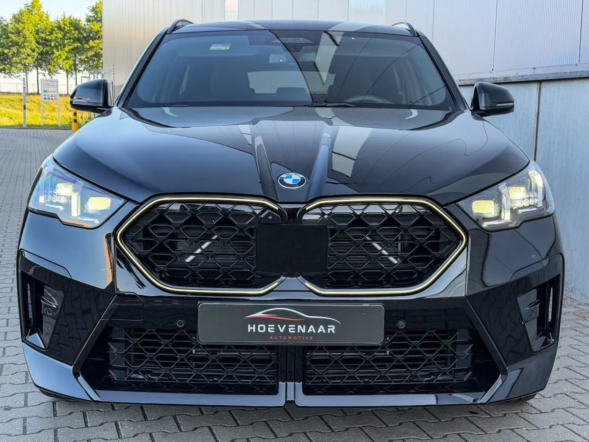 SDrive20i M-sport Pano H&K Glow Full option 20Inch