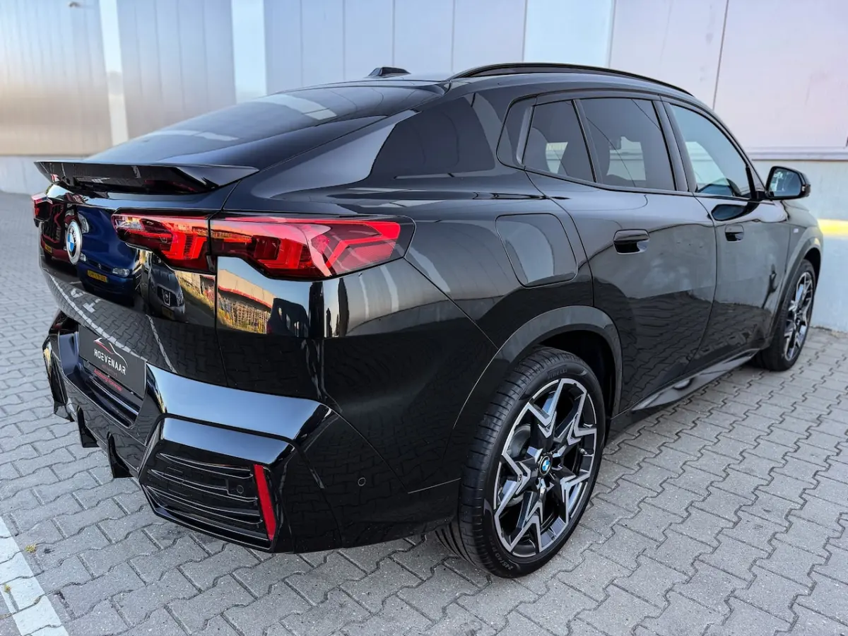 SDrive20i M-sport Pano H&K Glow Full option 20Inch